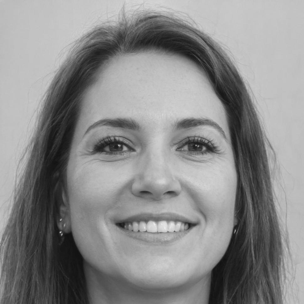 Instructora con experiencia en prevención de fraude bancario